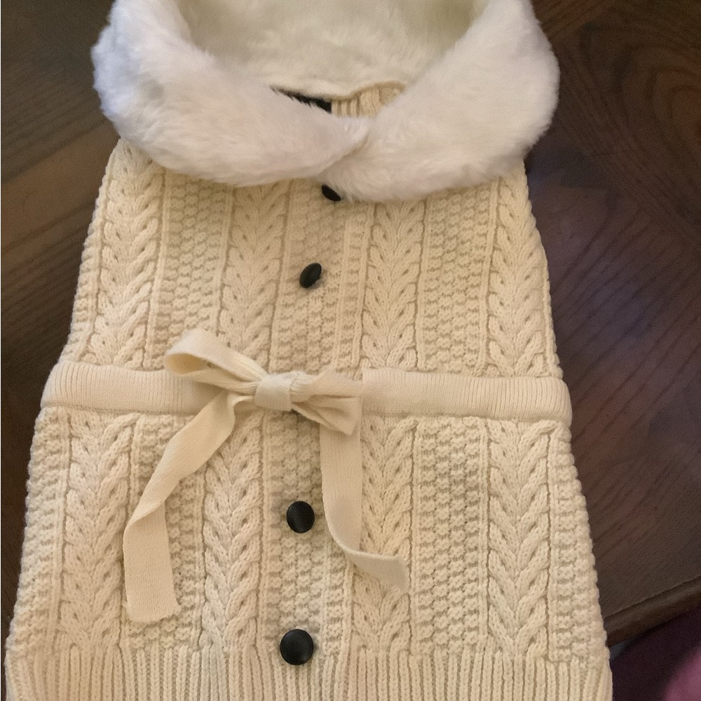 NWOT Adorable cream dog sweater with black leather buttons and a faux fur collar